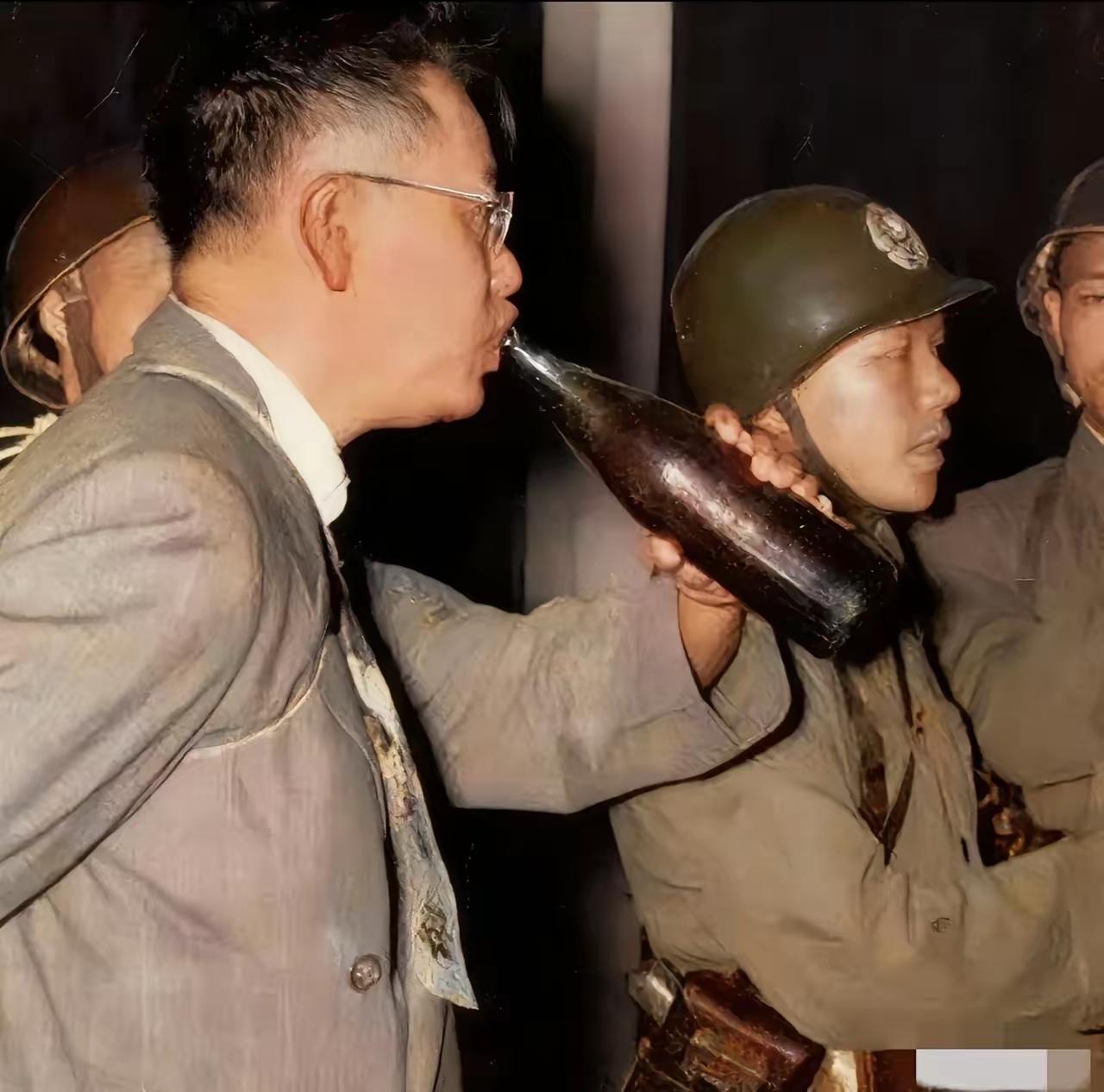 没想到这位双手被反绑、喝断头酒还面不改色的男人，竟是当年台电力公司的首任总经理！