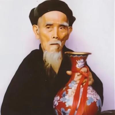 “中国长寿之王”龚来发，一辈子没有娶妻活到了133岁，然而令人费解的是，他