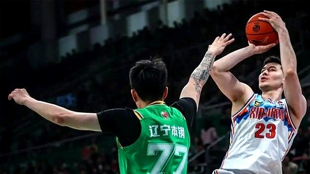 CBA超巨报销!赢球不到12小时,辽篮突遭坏消息,杨鸣脸色挂不住