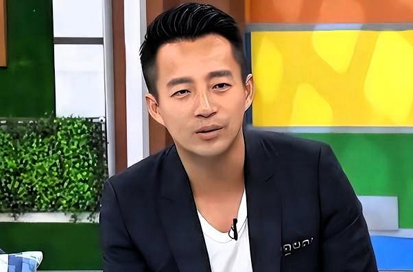 直播间里那场风波，汪小菲怼“人设”这事儿，让人觉得挺突然，企业家就不能有点脾气？