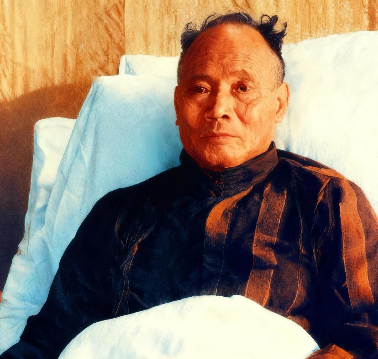 1954年，汤恩伯最后一张公开照，此时的他在日本住院，胃病日益严重，看起来非常憔