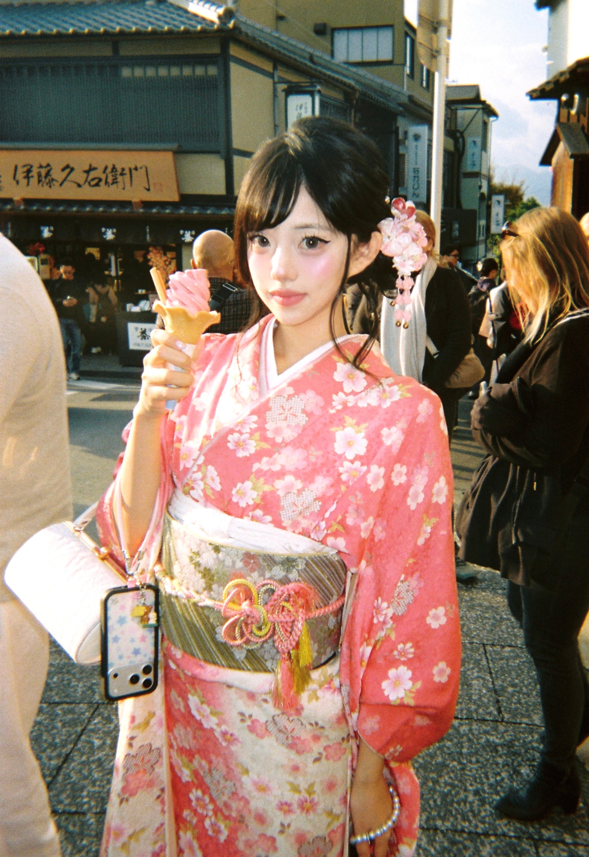 冬天的草莓冰激凌