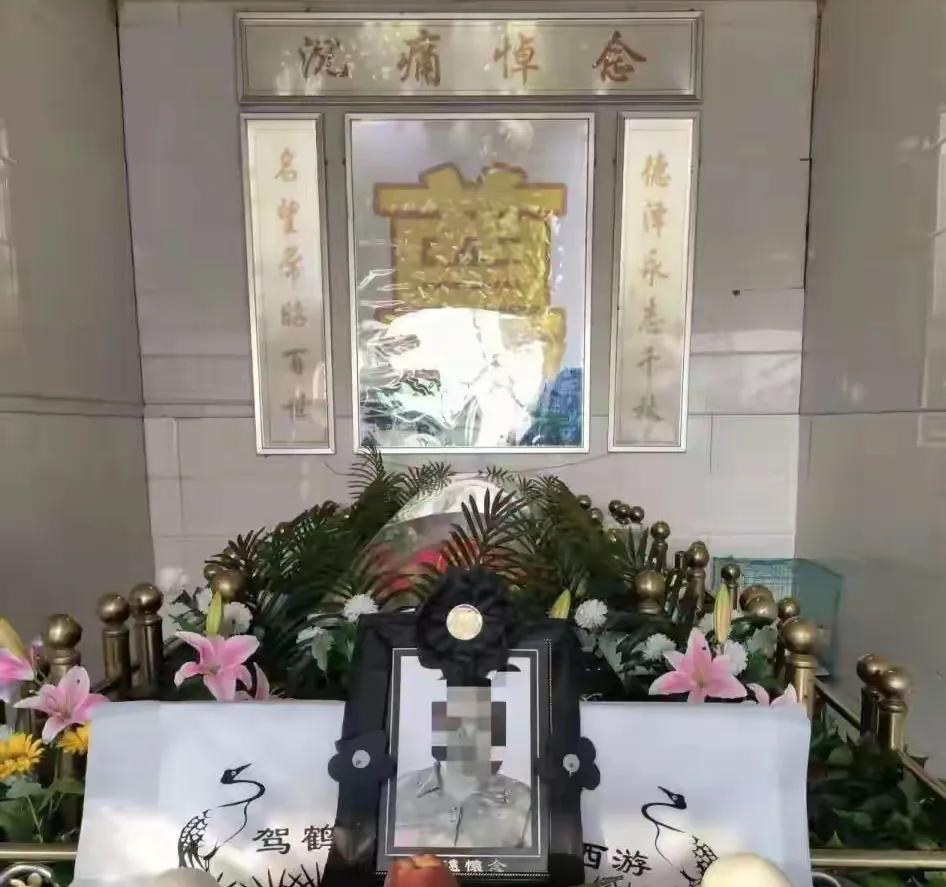 10月12日下午三点多，宁夏贺兰县某小区上演了令人心碎的一幕。65岁的苏阿姨像往