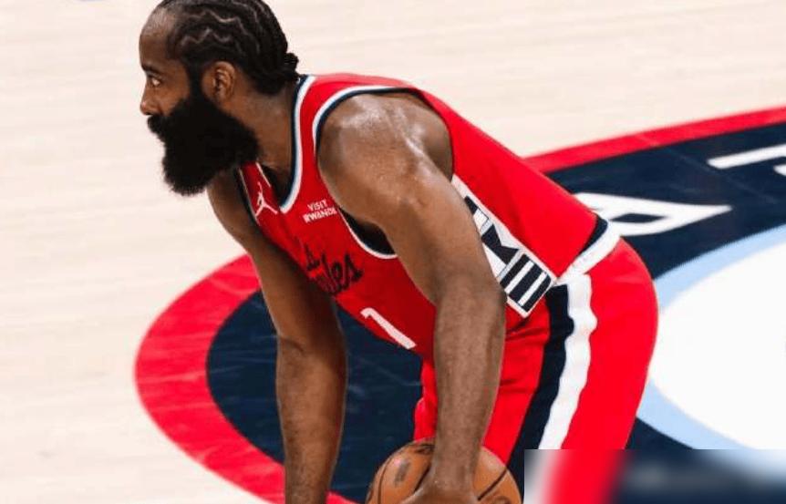 你敢信？莱昂纳德直接对着镜头喊：我认为现在已经结束了！哈登刚被快船送走去年