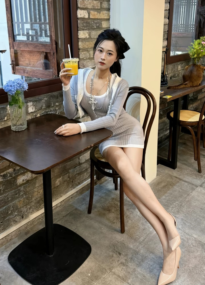 天鹅颈，大长腿