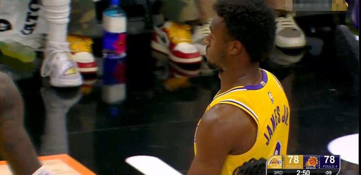 湖人太子爷布朗尼，交出了-24的成绩单。这个数字，比他那7分4篮板的数据，还要