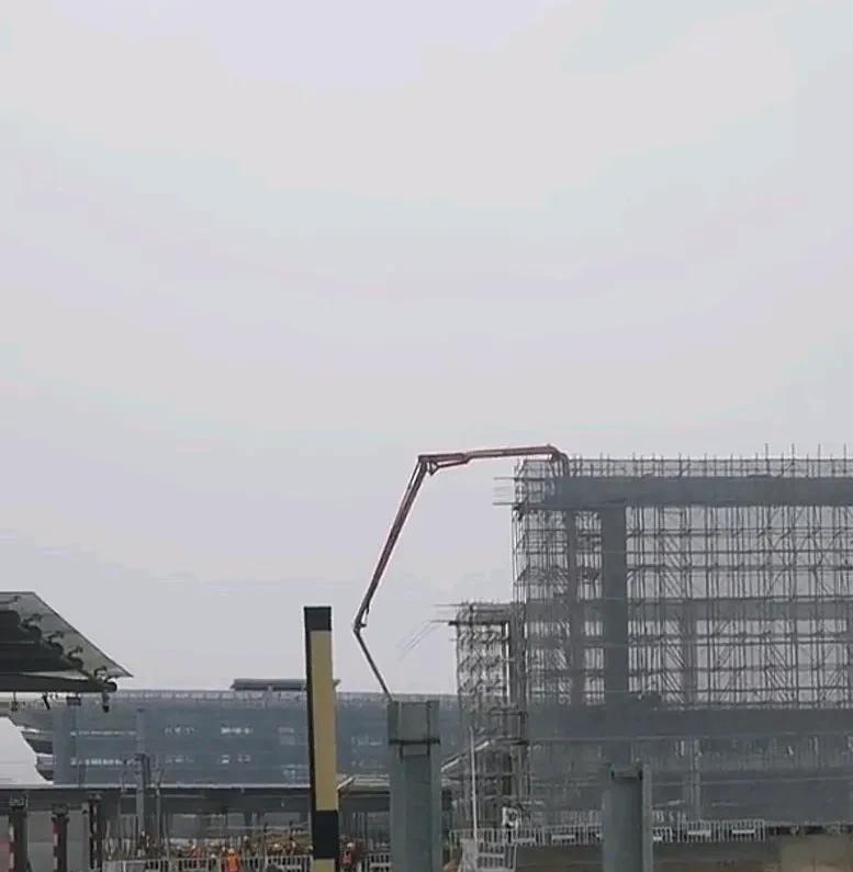 石家庄北站终于要雄起了。这个有着66年历史的老站，见证了太多。它就像一位老人，虽