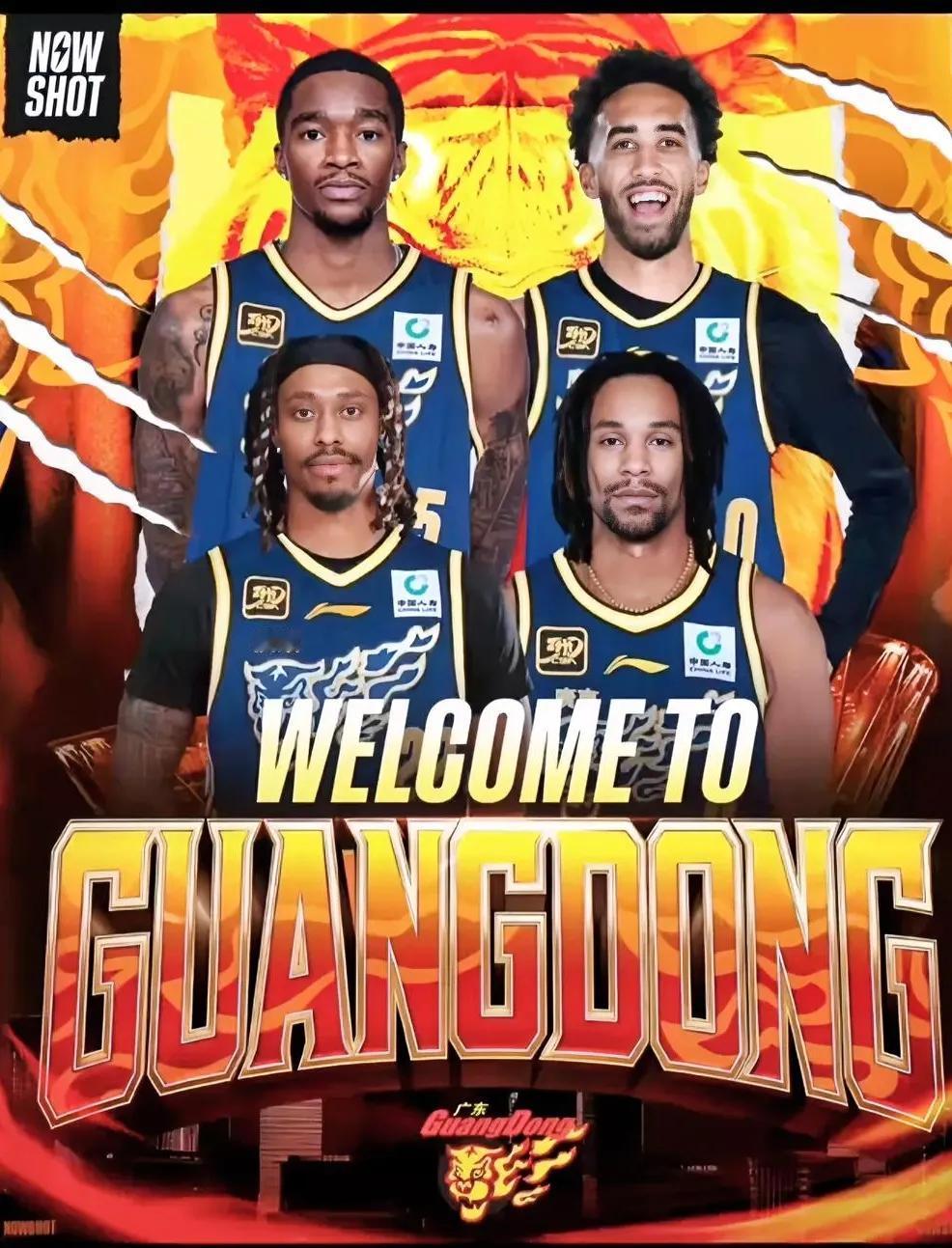 广东四外援奎因吃完晚饭，散一下步，很多球迷见到他都亲切的打招呼，有的还嘘寒问暖