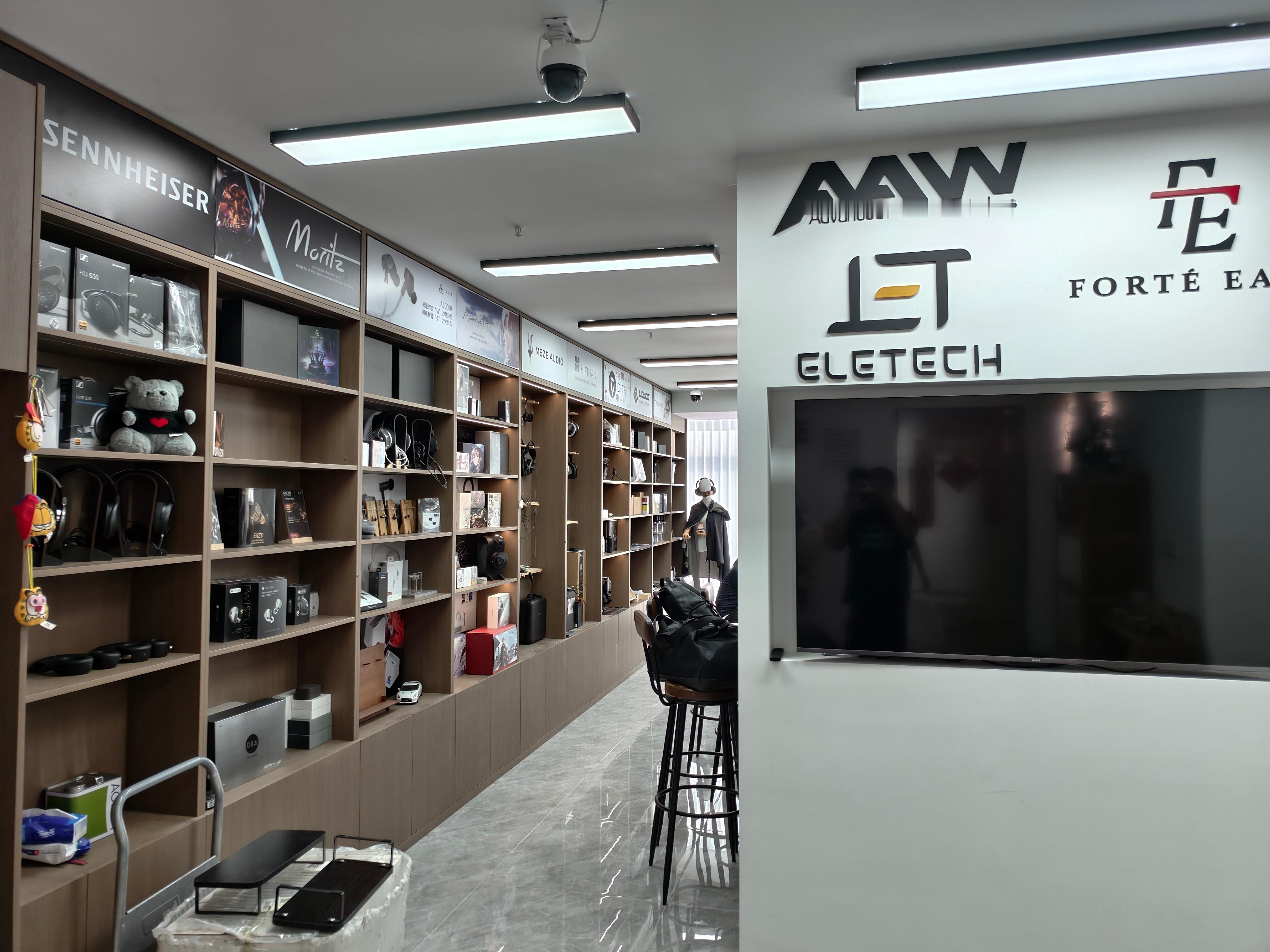 来了一下StepSound南京店，离南京南站步行几百米就能到，开在写字楼里，挺