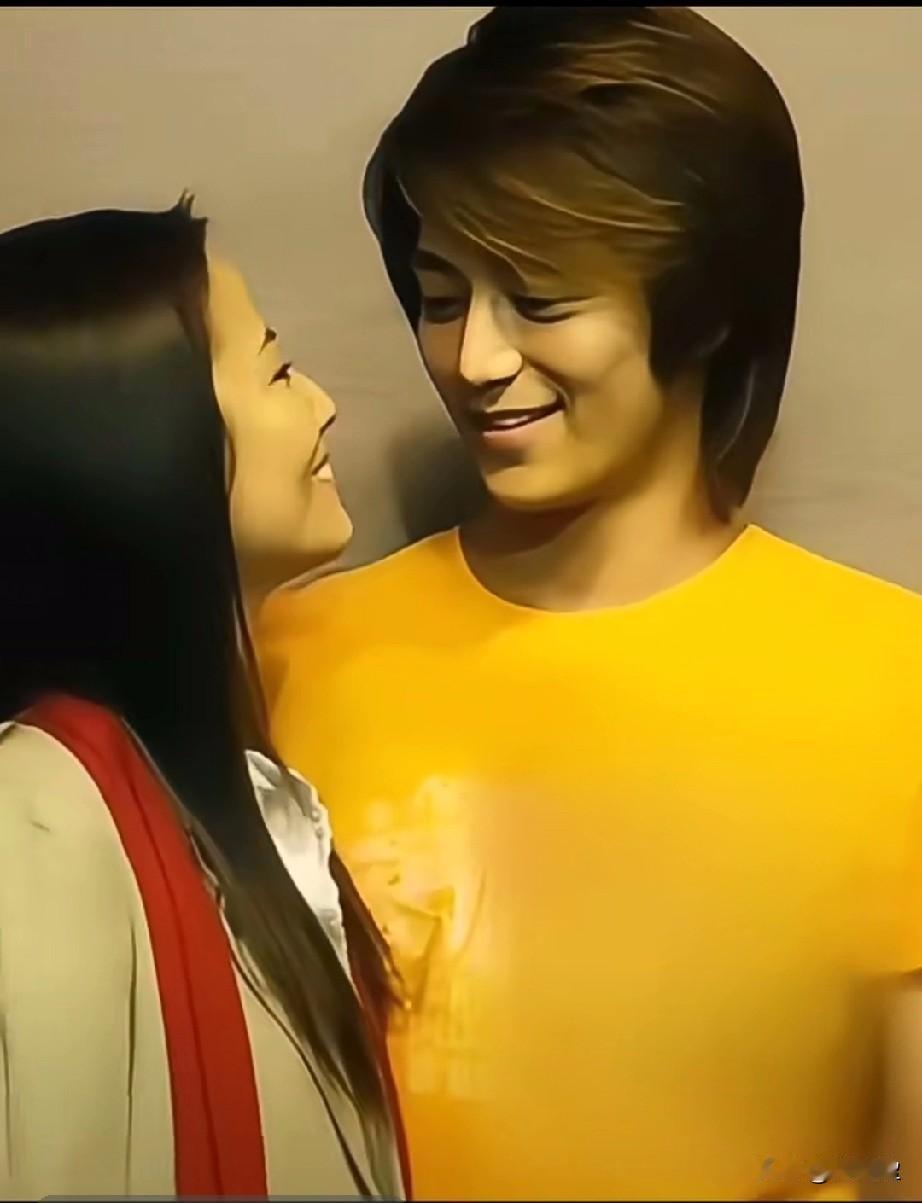 霍建华与林心如，是老友成眷属的温暖。她懂他奔波后的疲惫，他惜她相伴的默契，褪去喧