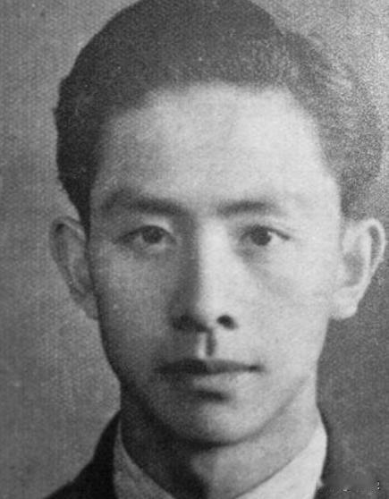 1948年，一名共产党被捕，为了保命，他主动交代了一份12人的名单。特务们大喜，