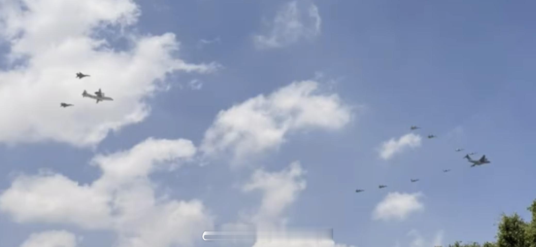 中埃空军混合大编队飞跃开罗金字塔上空，埃及空军MiG-29M/M2为中方YY-2