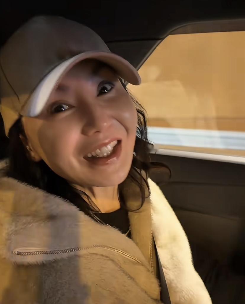 61岁张曼玉，近况曝光！这个年代还有人记得张曼玉吗？2月6日张曼玉在社交平台