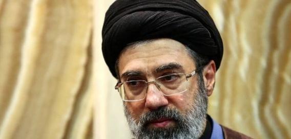 路透社突然曝出惊天内幕！伊朗新任最高领袖穆杰塔巴・哈梅内伊，不仅脸部在袭击中严重