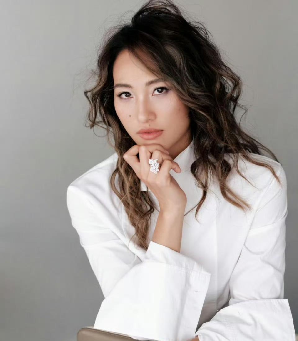 郑钦文的新消息来了！下个月13号，文文将参加澳网开幕周的表演赛，而且对手是“冰