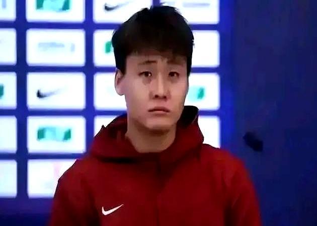 交出十万罚款枯坐板凳五场，转头又在场上扔出刺眼的13投2中。赵睿把国家队队长的招