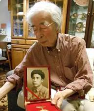 1948年，日本人砂原惠改名换姓化名张荣清，并谎报中国国籍，加入解放军，他自认为