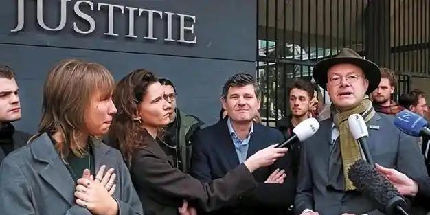 这一回中国可真要杀鸡给猴看了。中国实在忍无可忍，终于要杀鸡给猴看了，谁是这只鸡？