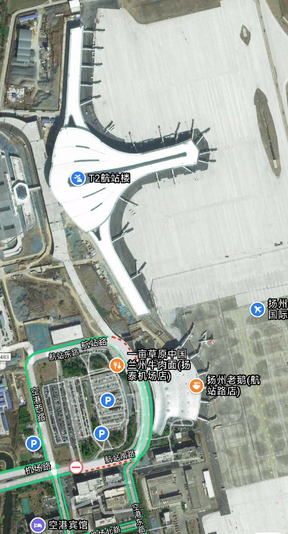 卫星地图已经能显示扬州机场的T2航站楼了，廊桥数量也能看的清清楚楚，从规模来讲确
