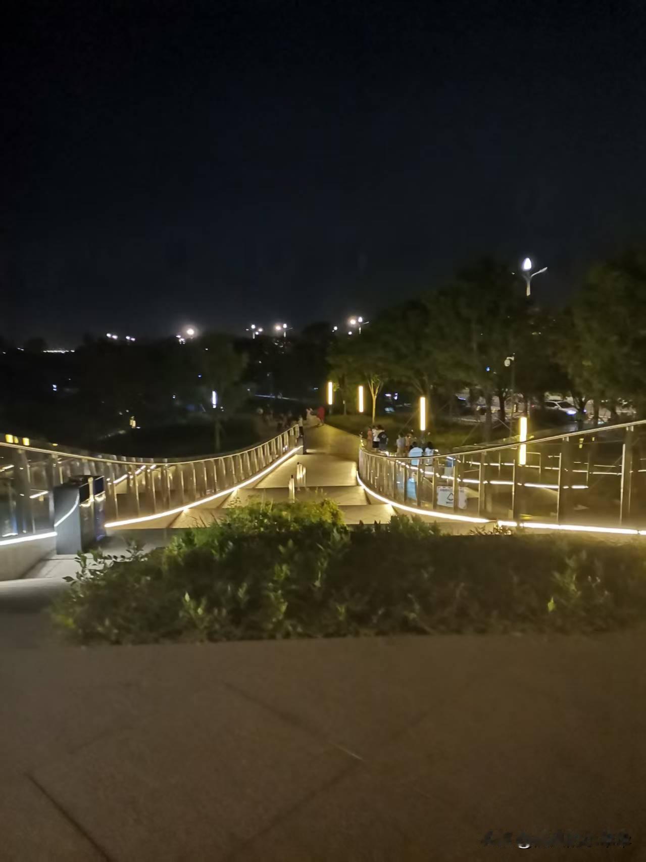 在一段感情里,其实男人如果更懂得,怎么去爱一个女人?他会过很幸福。因为只