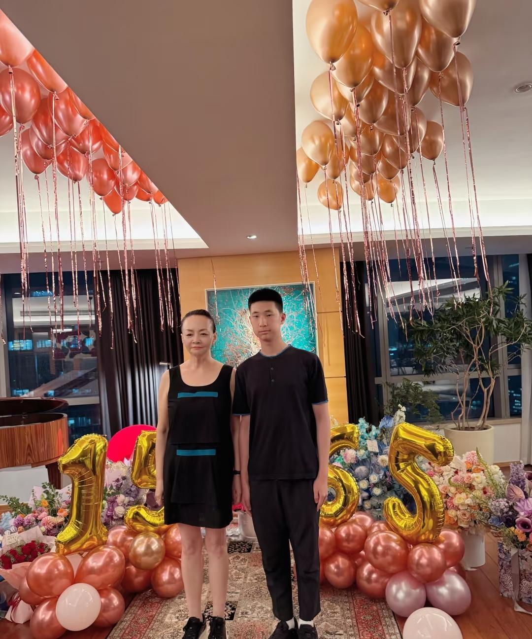 林永健这个儿子生的，毫不夸张地说简直比他本人还要像本人[笑着哭][笑着哭]这个