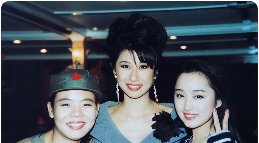 1999年，28岁的谢津洗完澡后，从23层高楼一跃而下，当场失去生命，万万没想到