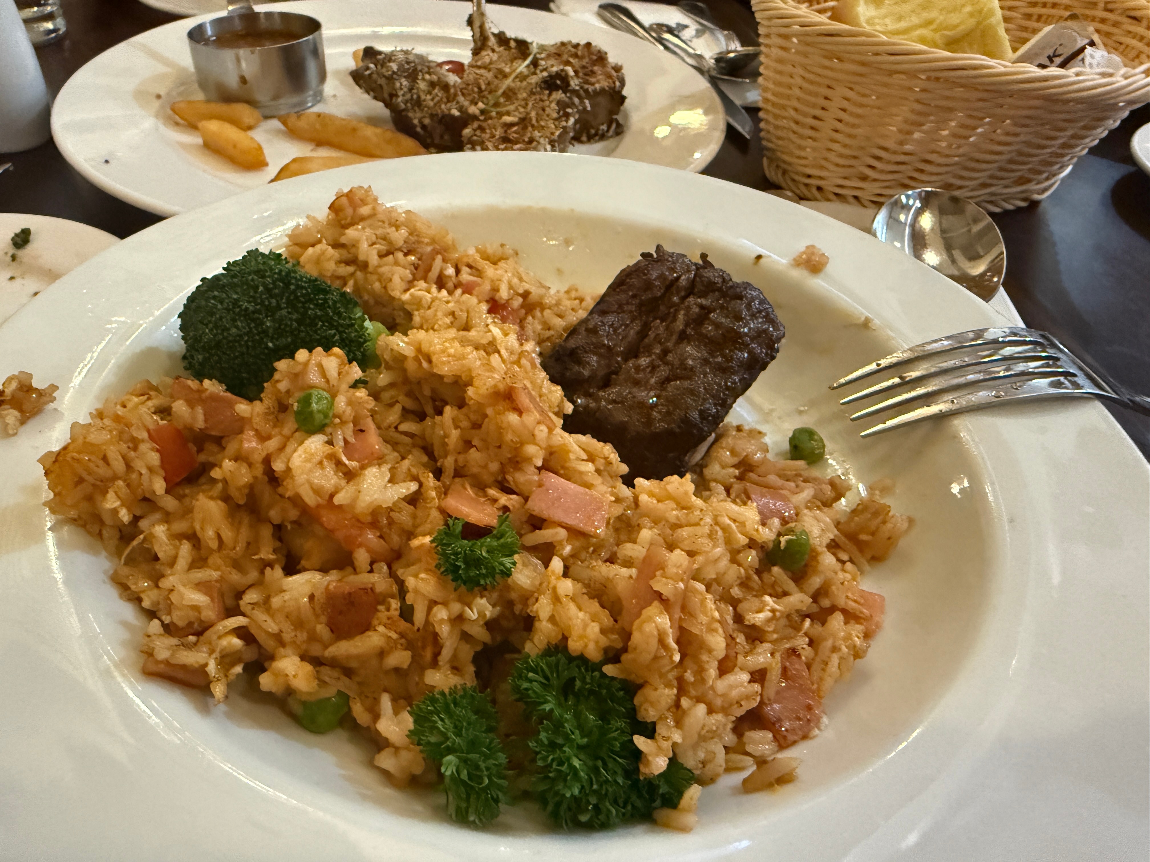 刚才哄小宝睡觉，我撸着他的头说“宝宝快睡”，他说你别这样说话，有点恶心.....