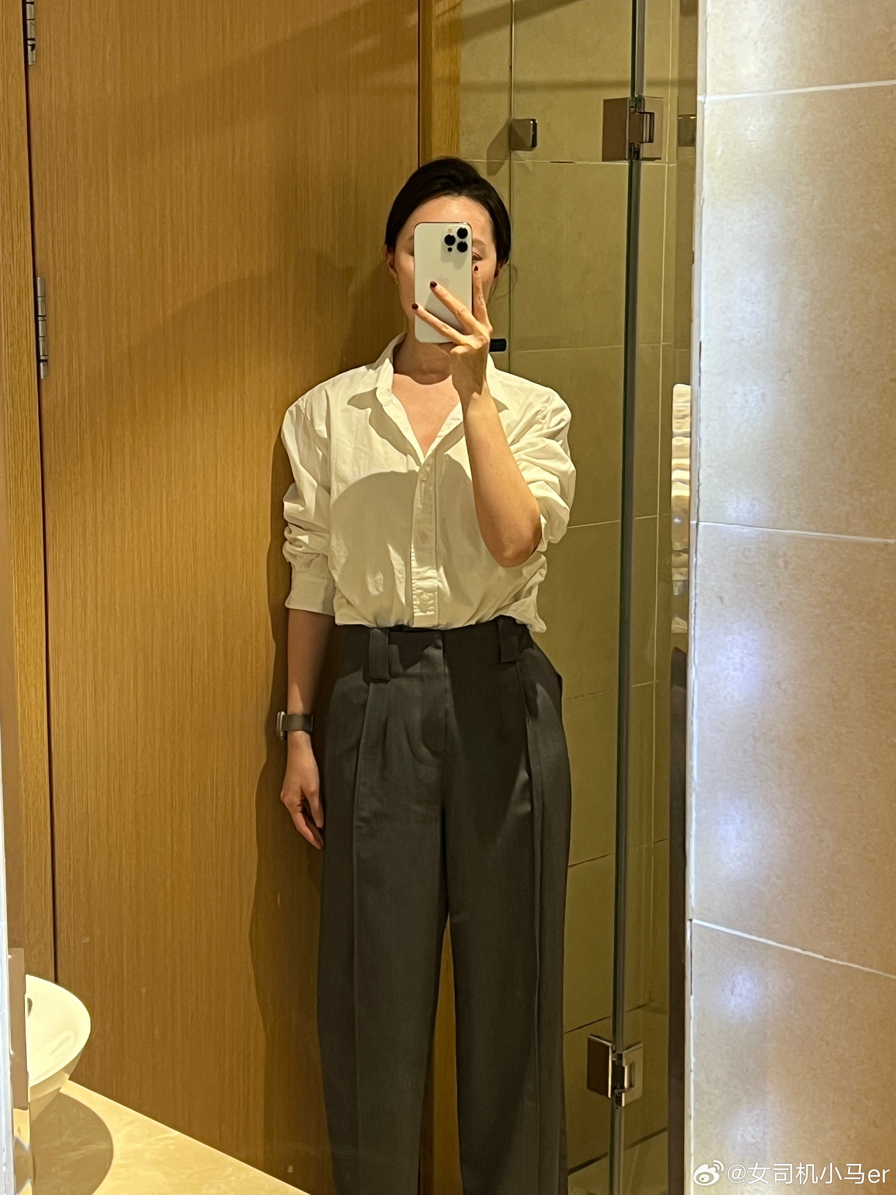 明天要主持发布会了大家来帮我选套衣服咯比较松弛的感觉所以都是舒适款