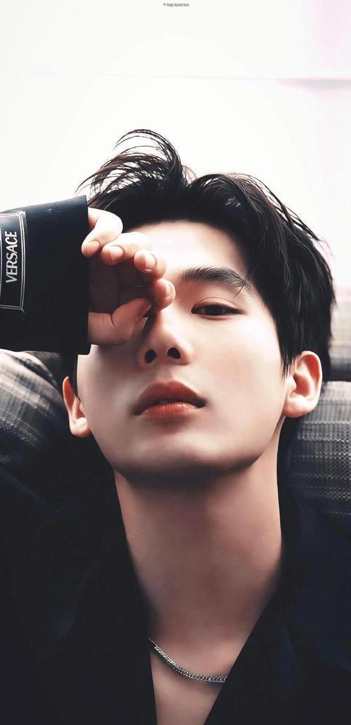 沈腾这一脚，踹出了内娱最值钱的“新人说明书”。这根本不是霸凌，这是一次教科书级