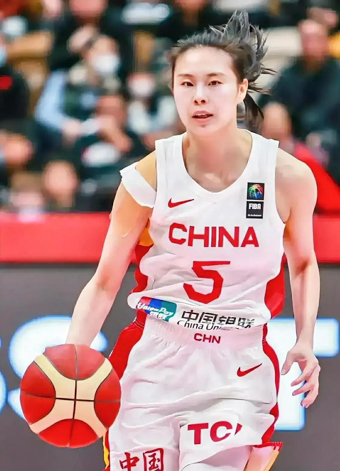 网友一致认为如果宫鲁鸣继续担任中国女篮教练，中国女篮就会加剧退步。那么宫鲁鸣将成