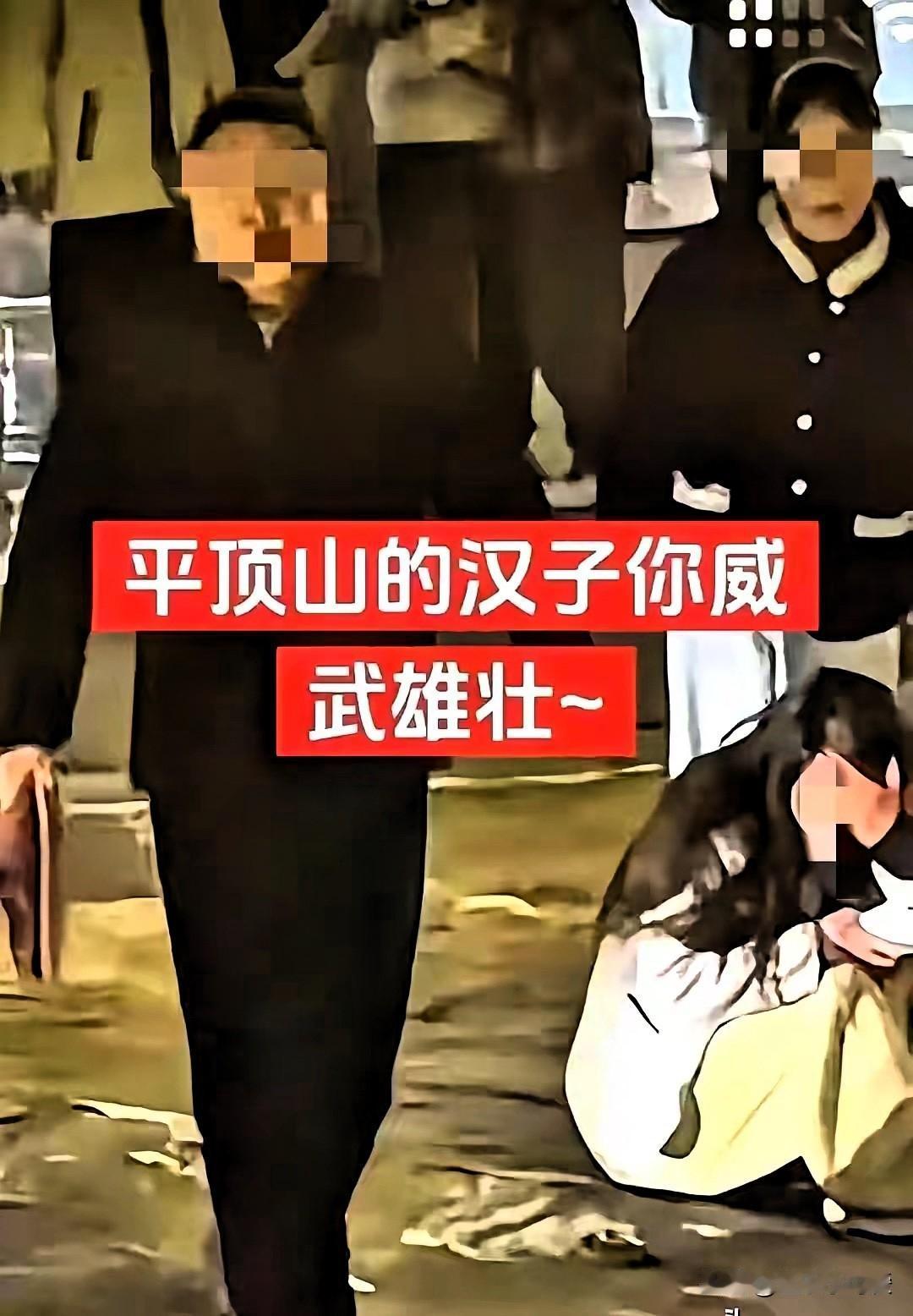 平顶山那对夫妻，一巴掌下去，全网都在扒他们到底是干啥的。有人说，不就是跑客运