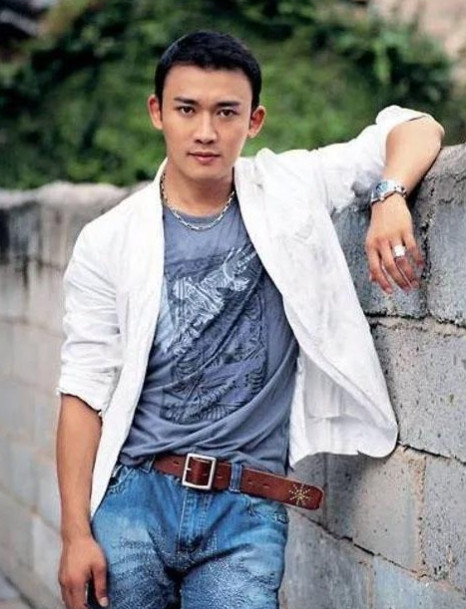 2008年，聂远与相恋10年的沈傲君结婚了，可是在婚房即将装修好时，聂远却出轨了