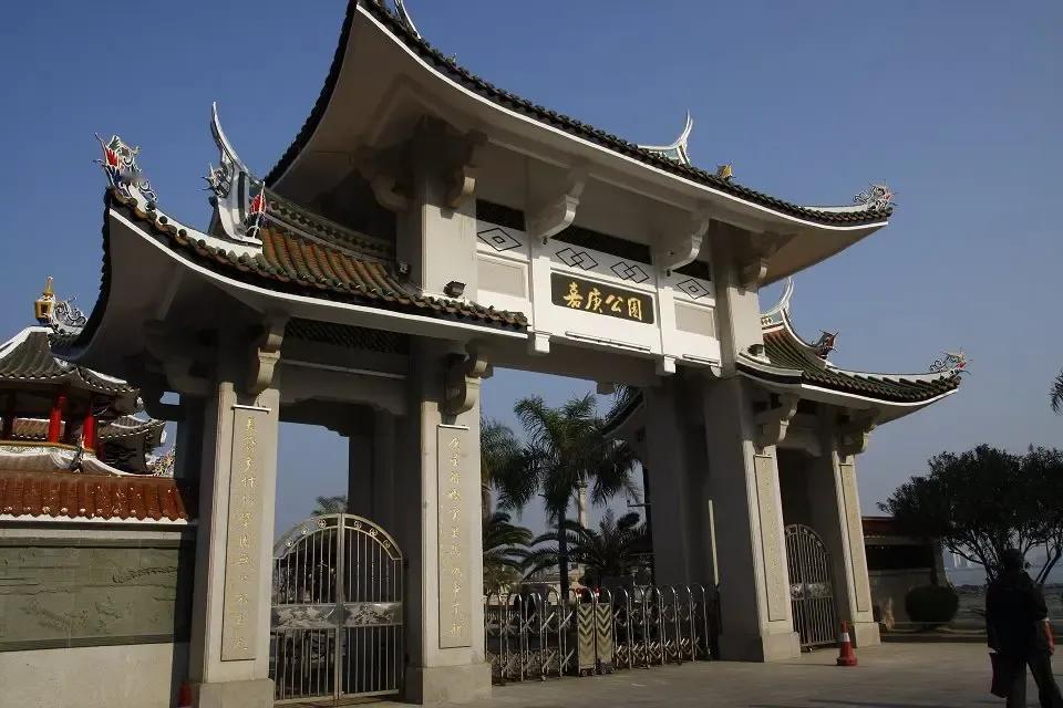 关于风水与玄学这两个问题，特别是针对玄学，或者说是迷信。在民间有这么一句话概括