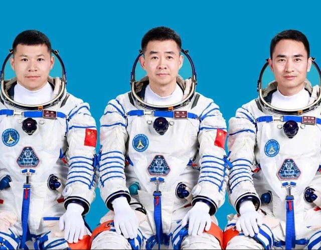 神二十航天员亮相!个个身份不简单,神十九将返航,又创世界纪录