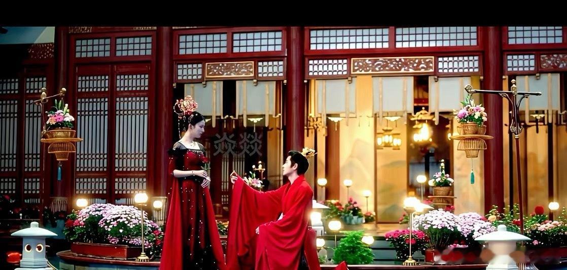 《成何体统》电视剧，就这样大结局了，最后一集里，庾晚音被封为皇后。在册封大典后，