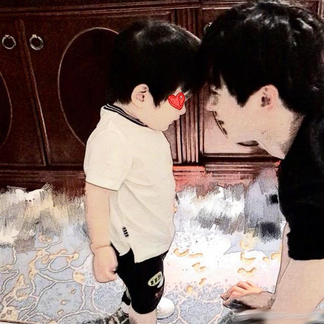 陈晓凌晨两点的“想你了”炸翻全网！别猜旧情，这分明是见不到儿子的老父亲，深夜破防