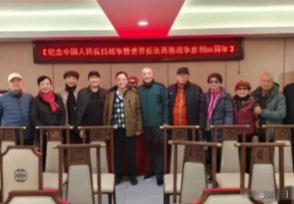 四野后代联谊会有一个不成文的规矩，那就是在每次聚会时，嘉宾们都会默契地按照父辈级