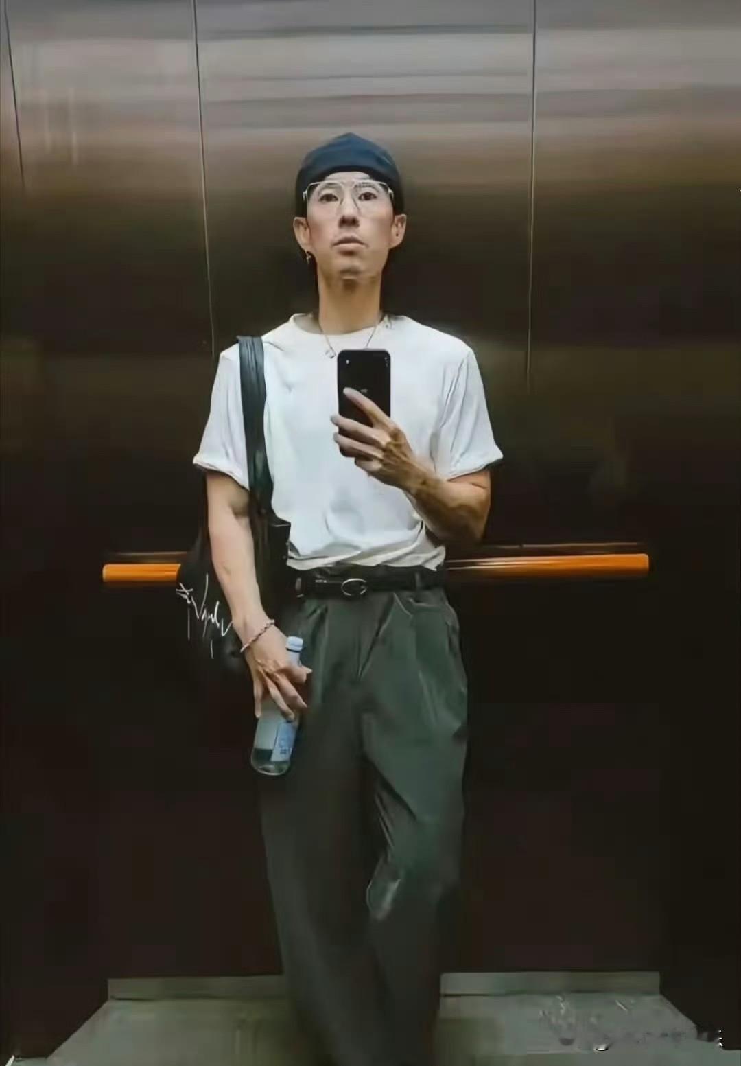 吴建豪长期吃素瘦成干尸，听说瘦了40斤都快认不出来了，人不能长期吃素偶尔也要吃荤