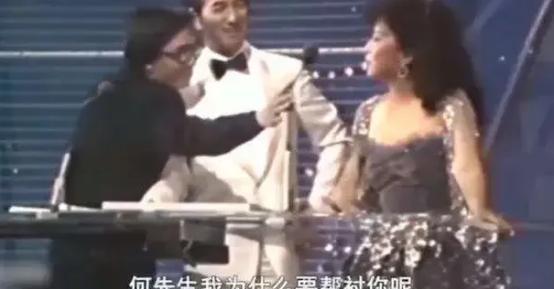 1983年，何鸿燊给徐小凤颁奖时，调侃她说:“你赚了这么多钱，今晚能来照顾一下我