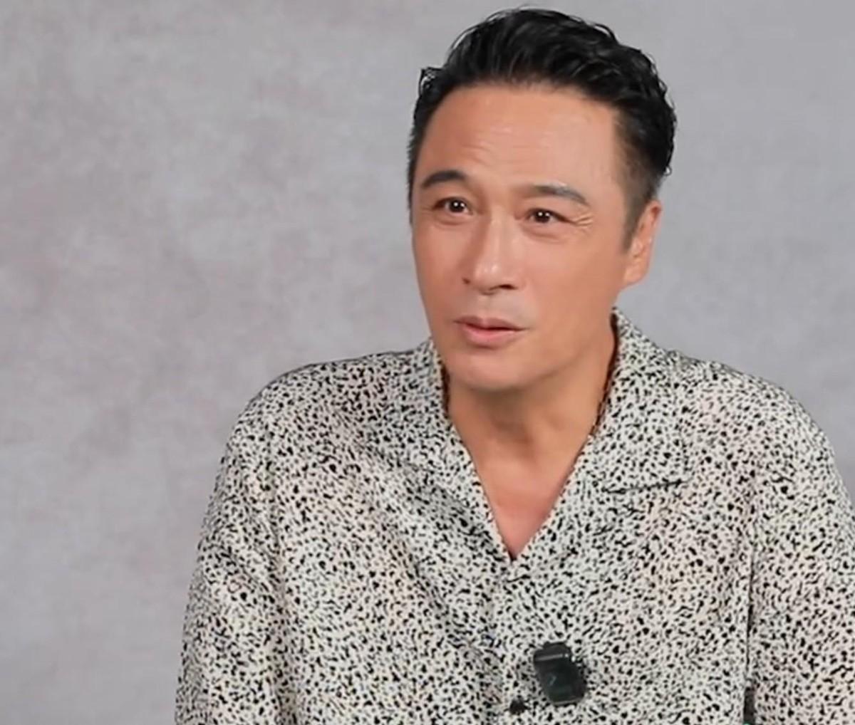 64岁的吴镇宇突然又接戏了，这回让他动心的，是一个得了阿尔茨海默症的法官。角色组