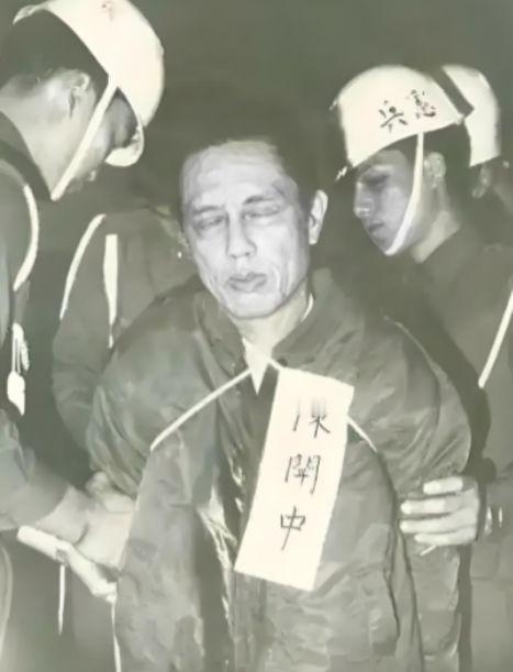 1949年金门战役失败，253团政委消失了。由于活不见人、死不见尸，最终组织上宣