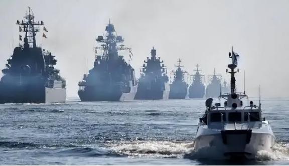 美国卫星发布30厘米级福建舰卫星照，弹没弹舰载机，美国人门清儿 福建舰不是凭