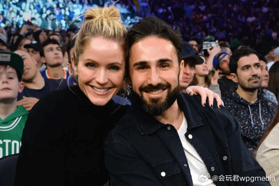 美国女星吐槽婚后难和丈夫过夫妻生活：孩子总敲门美国节目《TheView》主持人