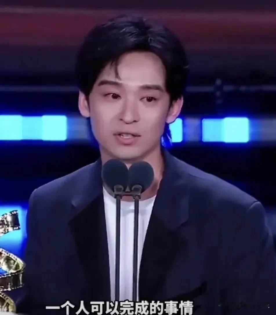 孙怡，上演秒变脸！6月14日晚，孙怡董子健引起网友关注讨论！起因是当晚的2