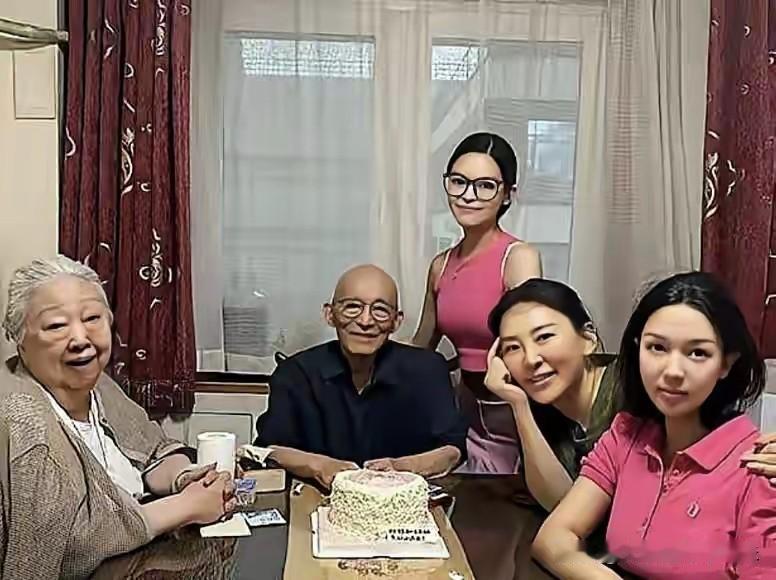 游本昌老爷子走了。前阵子网上还有传言，说他跟老伴住养老院，是子女不孝、晚年凄凉。