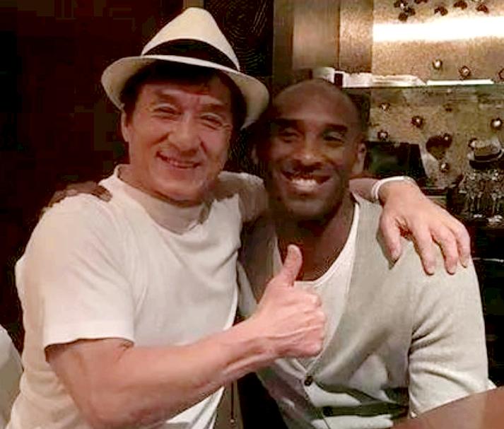 曾经，房祖名花20w想买NBA门票，都买不到，于是就打电话给成龙：“爸，你跟奥尼