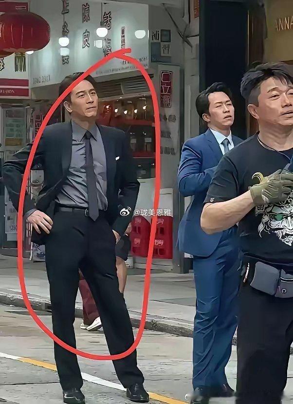 大家还记得他叫什么名字吗？我就知道他是香港的明星，但是就想不起是谁。