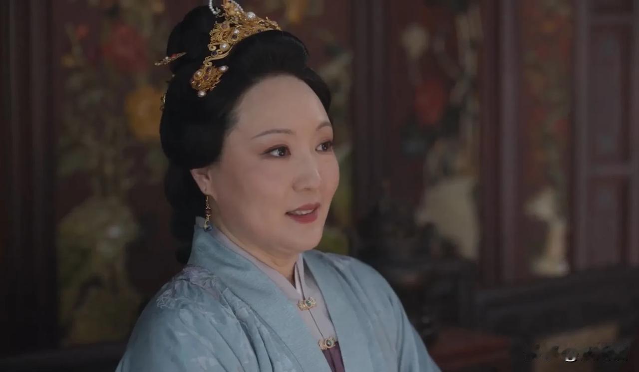 我的脸属于那种大圆盘子脸，我经常会羡慕人家的瓜子脸，直到我看到了《兰香如故》男主