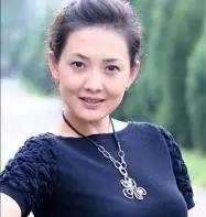 2007年，牛莉生下一女，在一次吵架的过程中，牛莉怒气冲冲地问老公刘亚东："你比