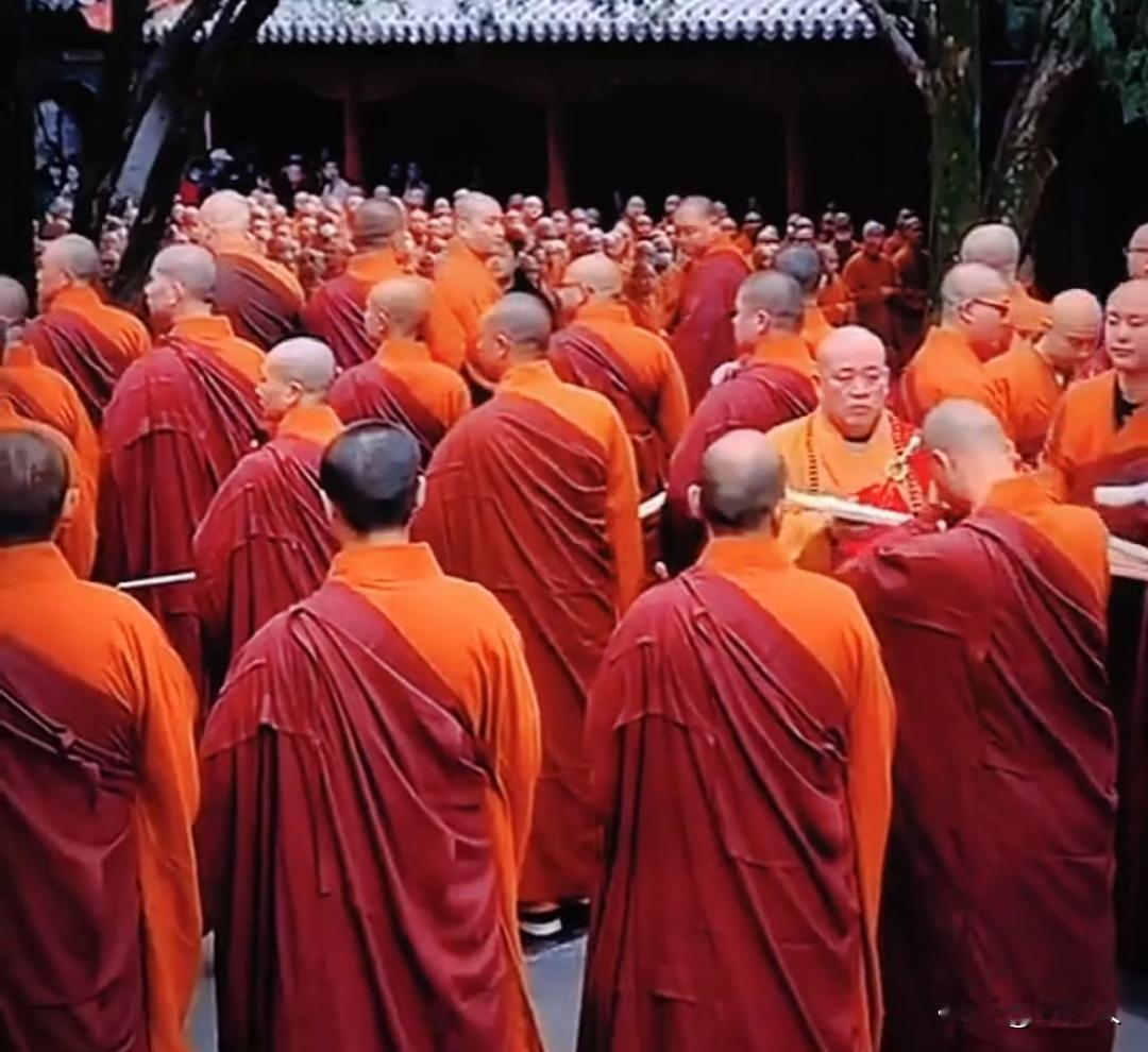 释永信方丈主持少林寺多届三坛大戒，每次传戒会接纳全国各地求戒僧人。是中原佛教规模
